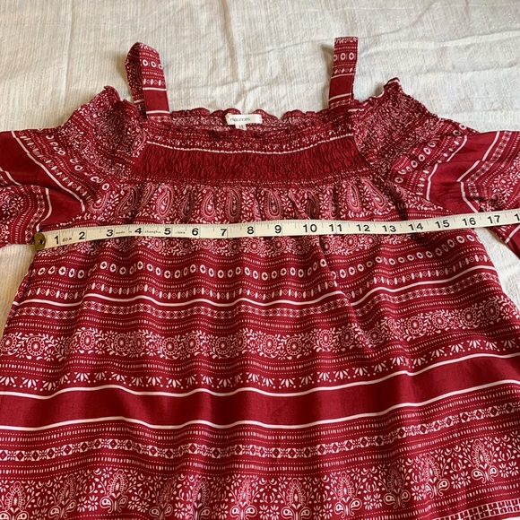 Maurices red top. Off the shoulder with straps. SizeM - Picture 4 of 8